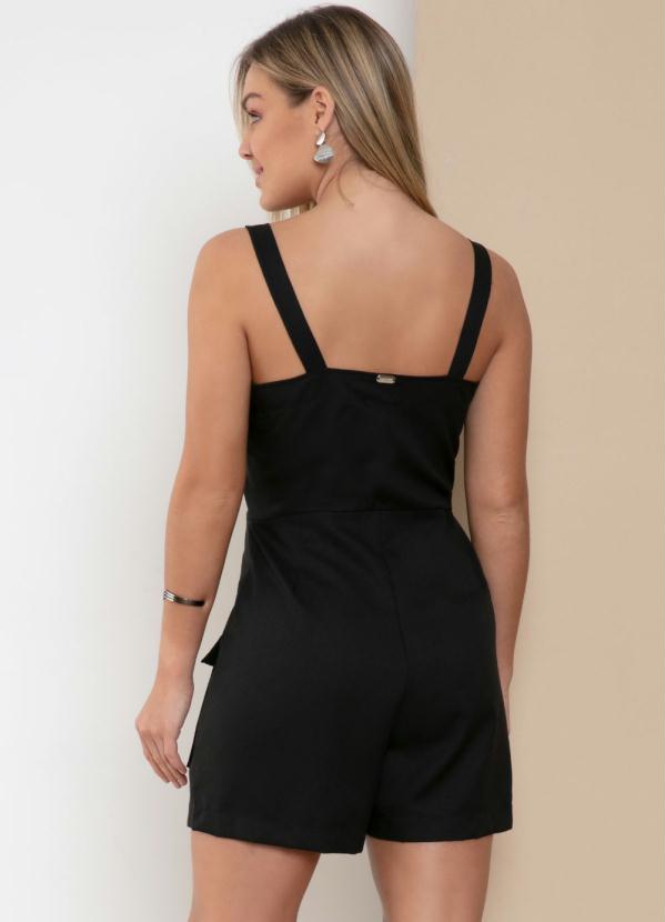 Quintess - Macaquinho Preto com Zíper Frontal e Bolsos 2