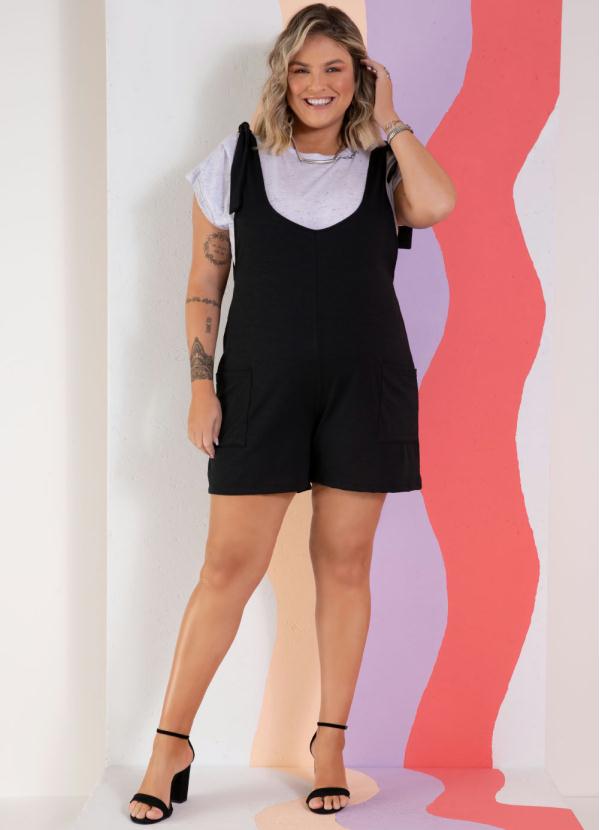 Quintess - Macaquinho Preto Soltinho com Bolsos Frontais 7