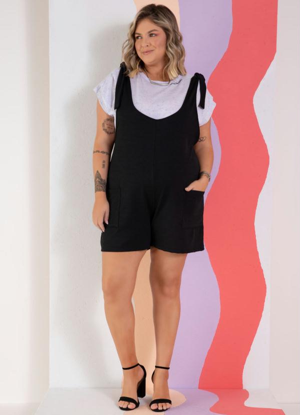 Quintess - Macaquinho Preto Soltinho com Bolsos Frontais 9