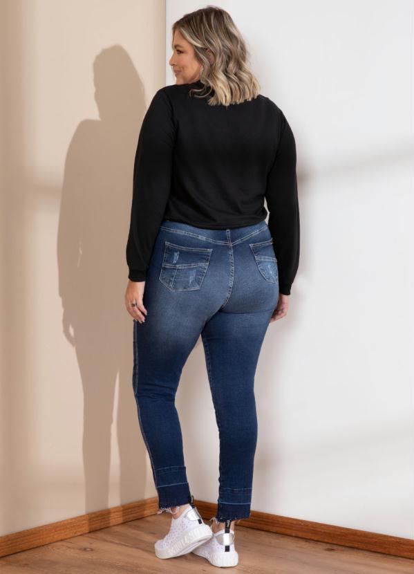 Quintess - Casaco Moletom Preto com Bordados em Paetê 8