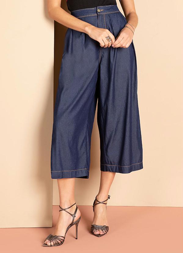 Quintess - Calça Jeans Escuro com Bolsos e Pregas