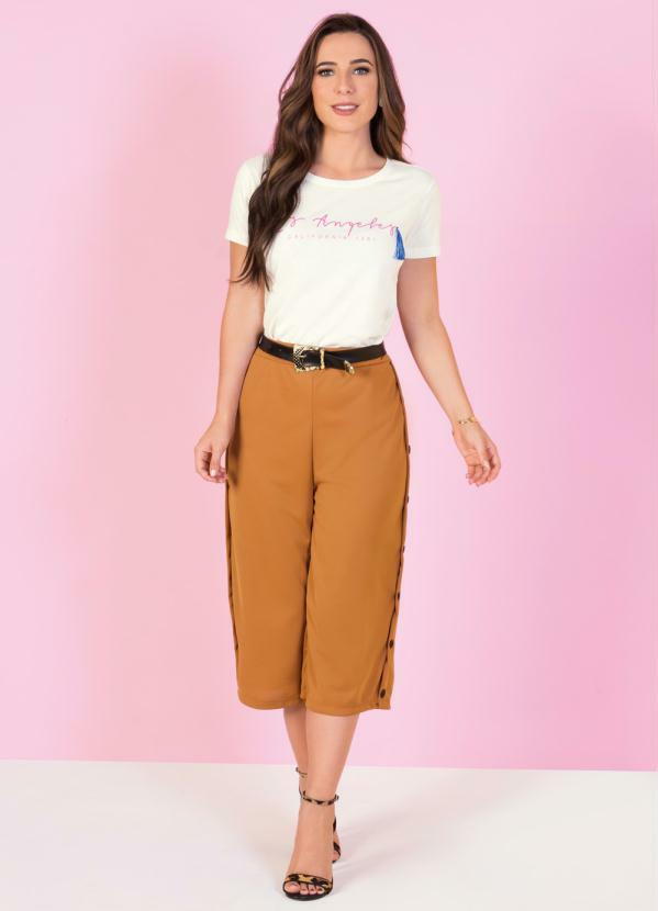 calça pantacourt caramelo
