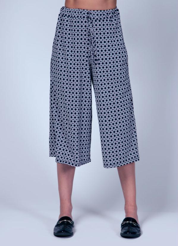 Quintess - Calça Pantacourt com Bolso Preta e Branca 3