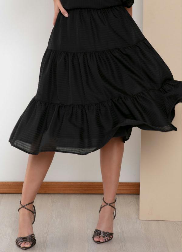 Quintess - Saia Preta em Camadas Formando Babados