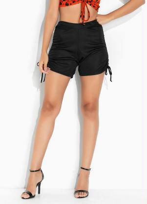 Moda Pop - Short Preta com Detalhes de Regulagem na Lateral - MODA POP