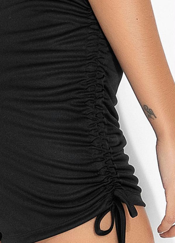 Moda Pop - Short Preta com Detalhes de Regulagem na Lateral 3