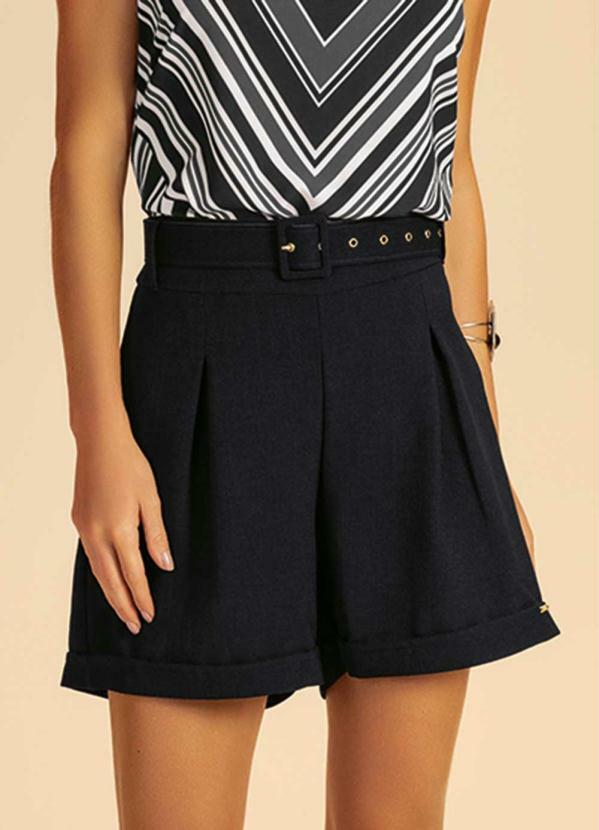 Gris - Shorts com Cinto Preto