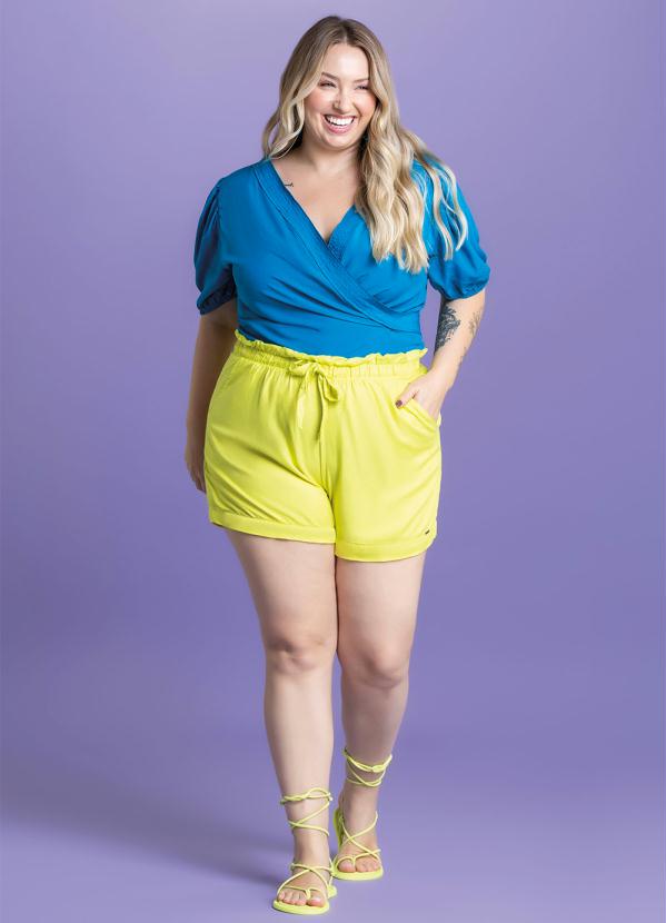 Marialícia - Shorts Curto com Cordão Decorativo Verde 3