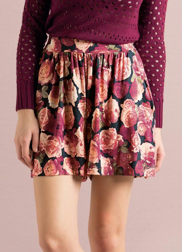 Quintess - Short Amplo Estampa de Rosas