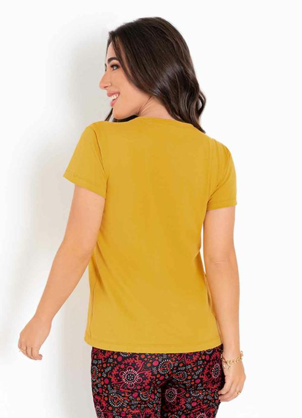 Outlet - T-Shirt Mostarda com Estampa na Frente 2