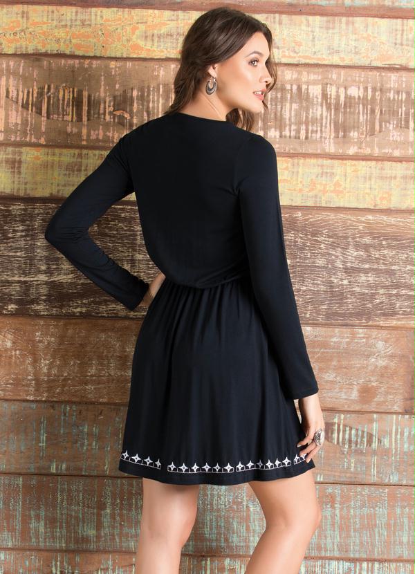 Quintess - Vestido com Bordado e Amarração Frontal Preto 2