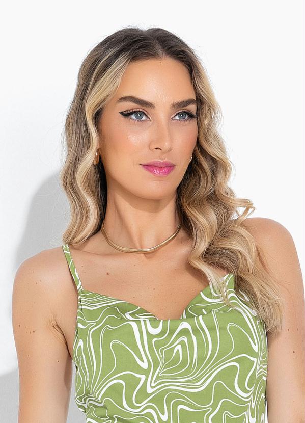 Moda Pop - Vestido Efeito Líquido Verde com Decote Degagê 3