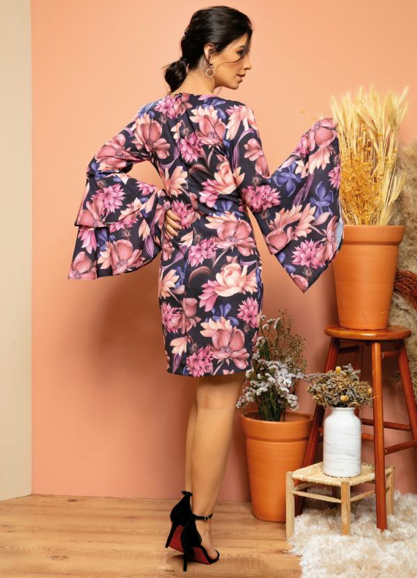 Quintess - Vestido Floral Preto Tubinho com Mangas Amplas 4