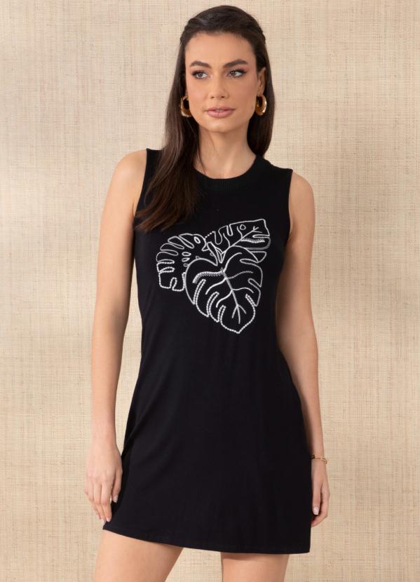 Outlet - Vestido Preto com Retilínea e Bordado