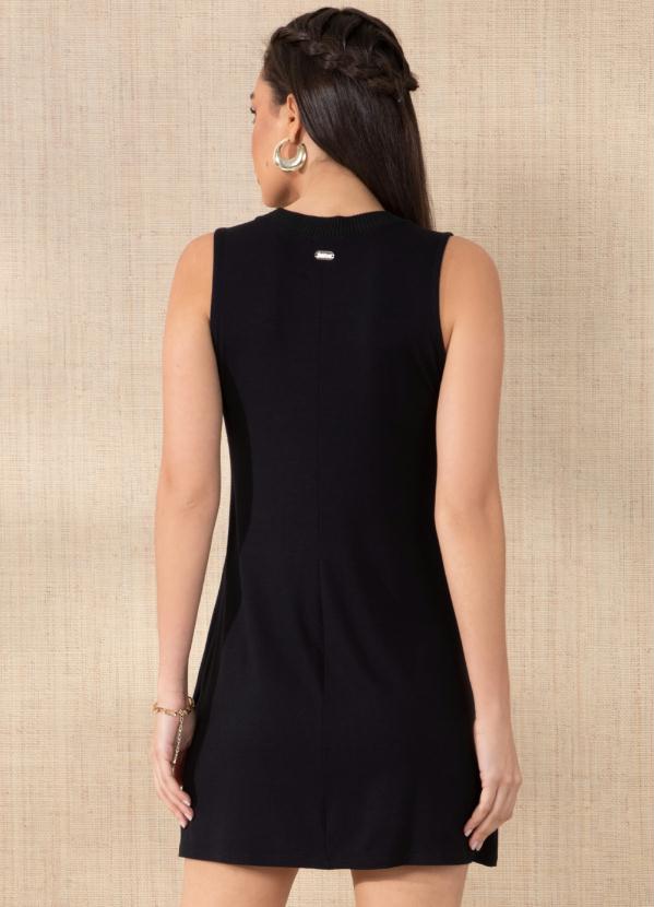 Queima Estoque - Vestido Preto com Retilínea e Bordado 2