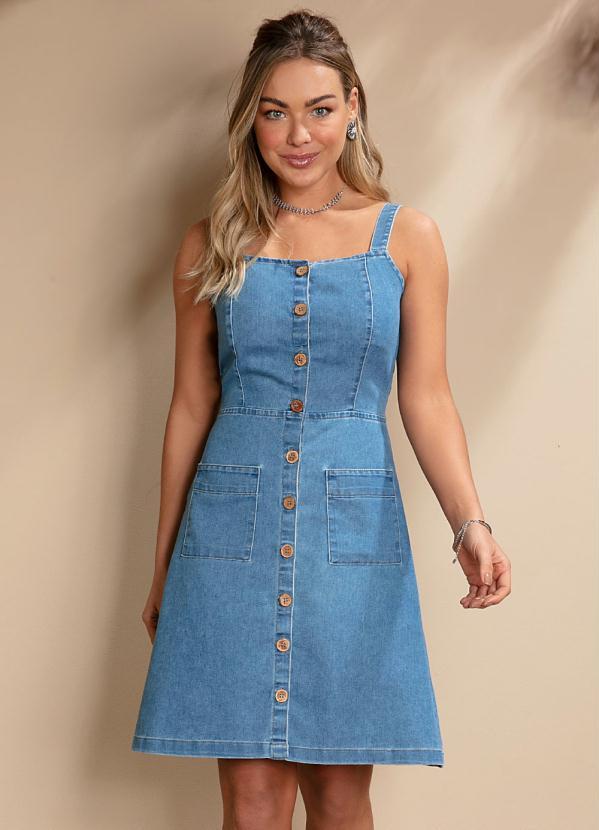 vestido jeans com botão