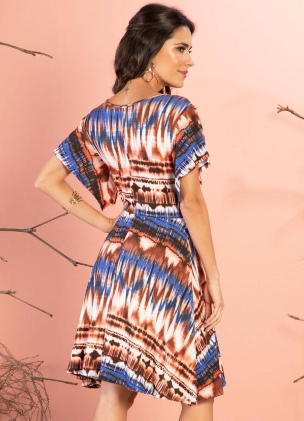 Quintess - Vestido Clássico Transpassado com Estampa Fluída 2