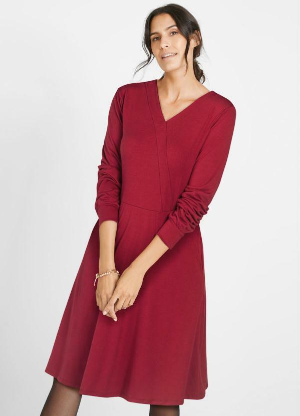 bonprix - Vestido com Deote Transpassado e Punhos Bordô