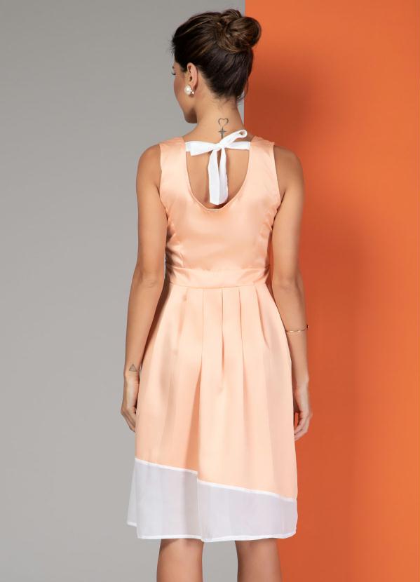 Quintess - Vestido Coral e Off White com Pregas na Cintura 2