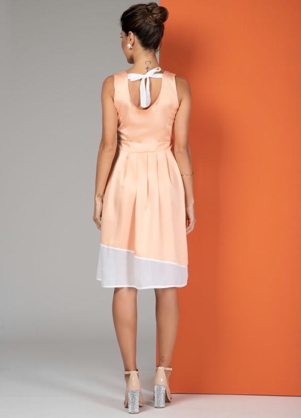 Quintess - Vestido Coral e Off White com Pregas na Cintura 4