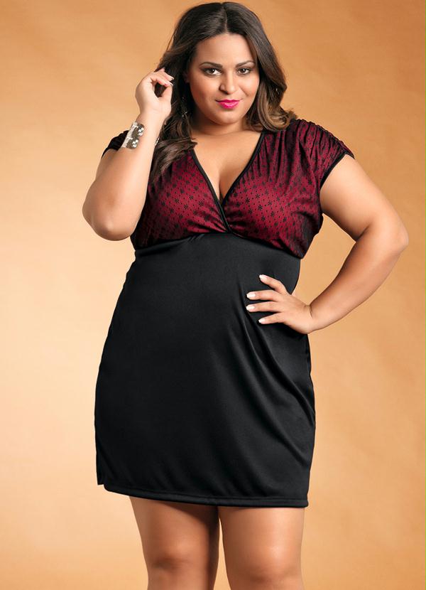 Marguerite - Vestido com Renda e Decote V Preto