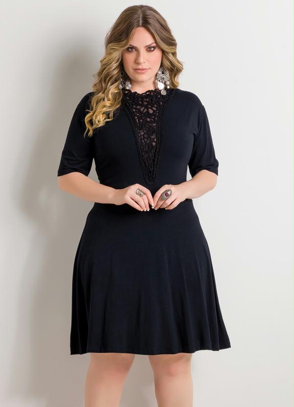 Vestido Decote V Com Guipir Preto Plus Size Quintess