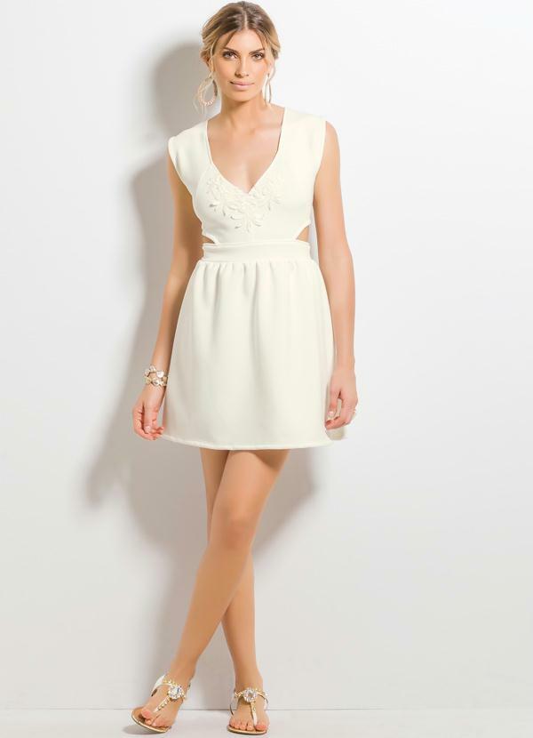 Quintess - Vestido Evasê com Vazado Lateral Off-White 3