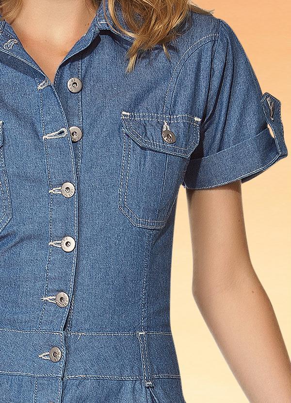 vestido jeans com botoes frontais