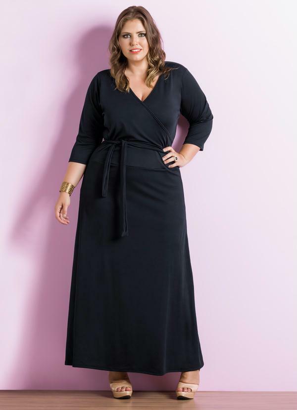 vestido plus size preto longo