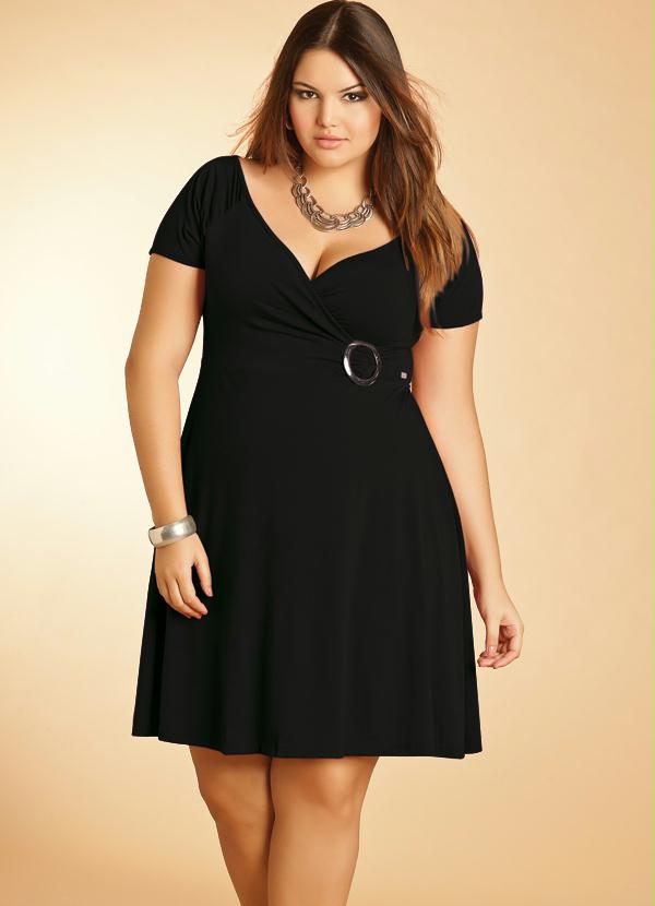 Quintess - Vestido Preto com Decote Tranpassado