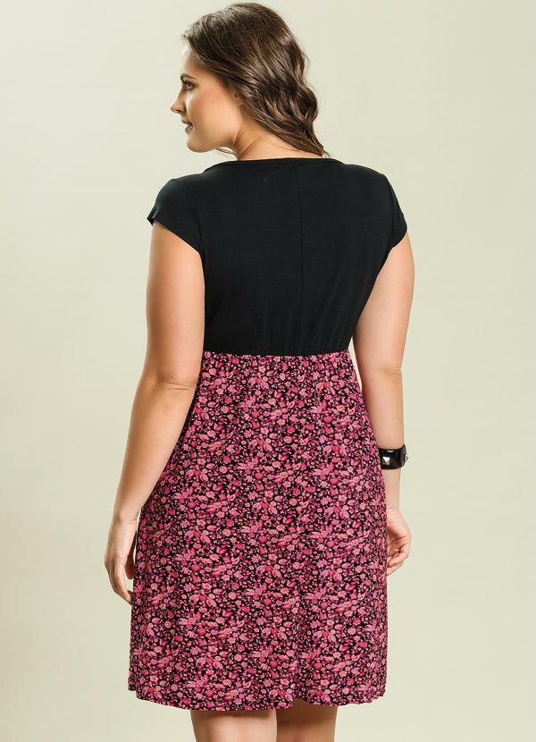 Quintess - Vestido Preto Estampa Flores Plus Size 2