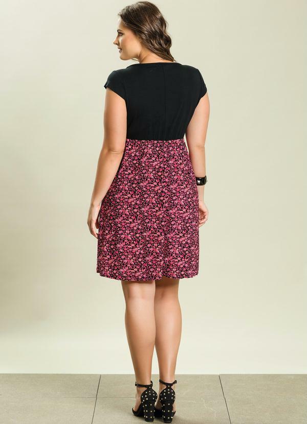 Quintess - Vestido Preto Estampa Flores Plus Size 4