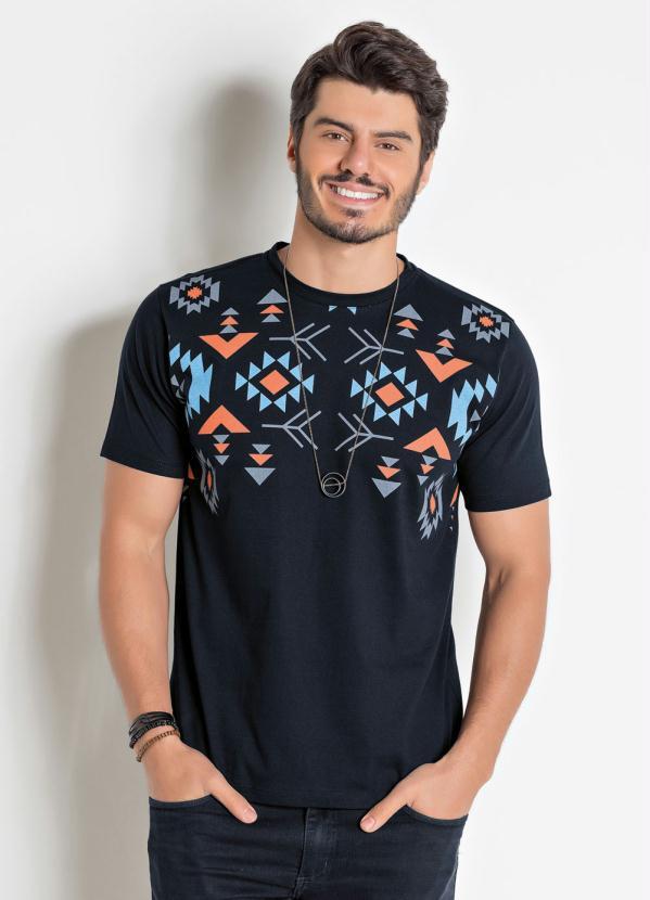 Outlet - Camiseta Preta Actual com Estampa Étnica