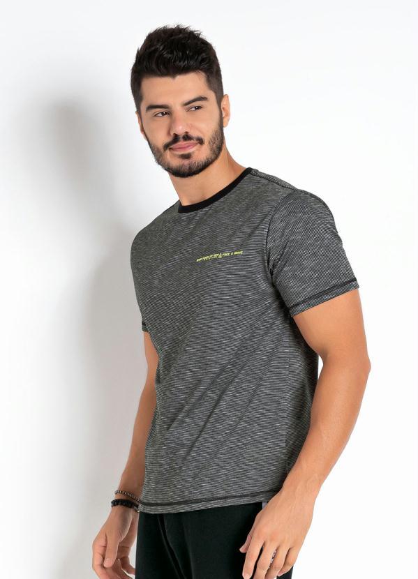 Outlet - Camiseta Preta com Estampa com Relevo em Neon