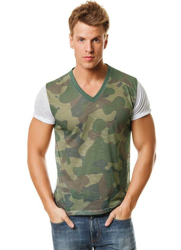 Outlet - Camiseta Masculina Branca Estampa Militar