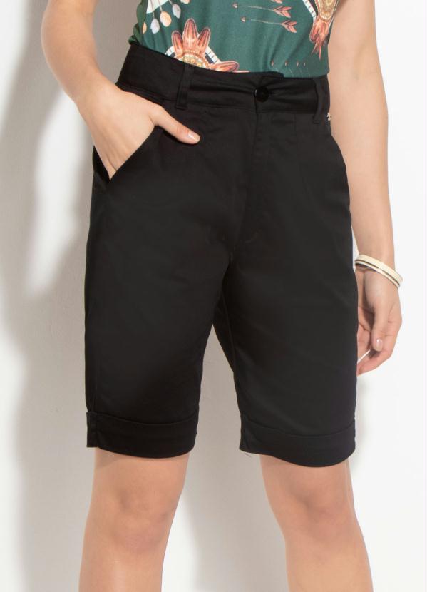 Quintess - Bermuda Preta com Bolsos Quintess