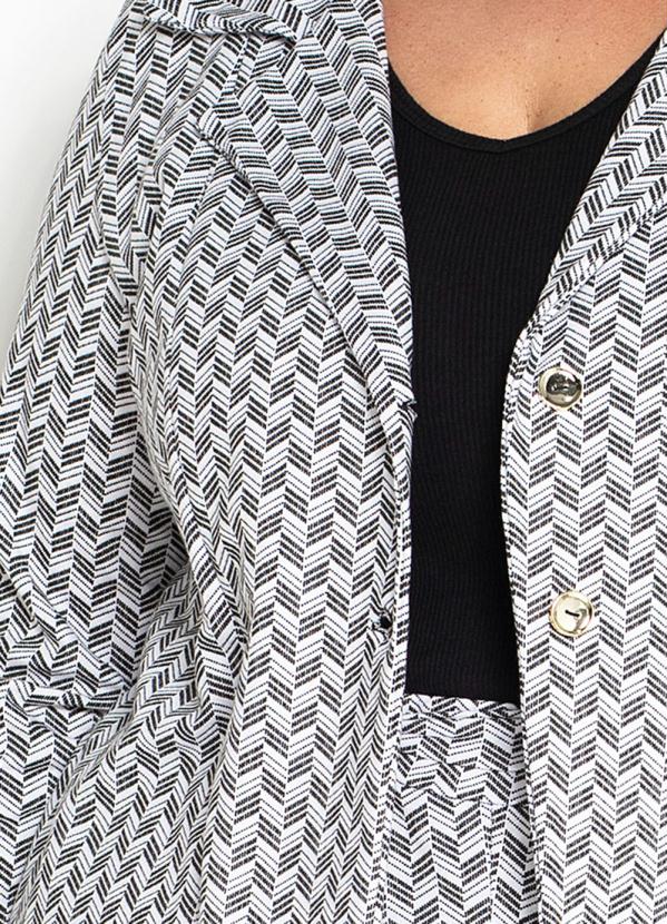 Marguerite - Blazer Abstrato Branco com Botões Plus Size 3