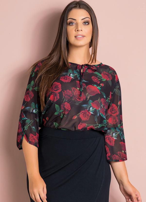 Blusa Com Leve Transparência Rosas Plus Size Quintess