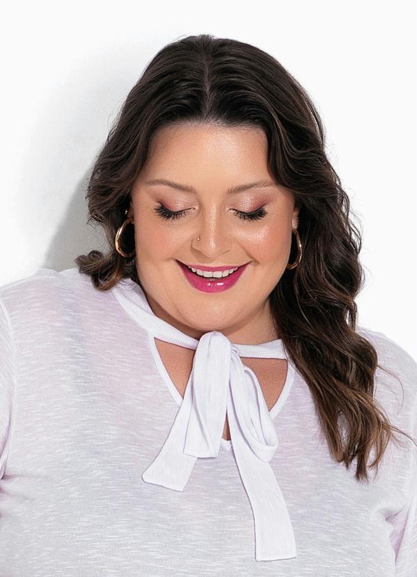 Marguerite - Blusa Branca com Amarração Plus Size 3
