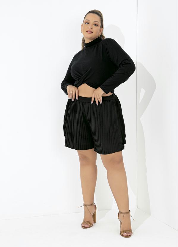 Marguerite - Blusa Preta com Gola Alta e Torção Plus Size 4