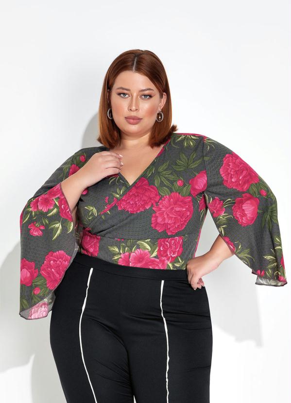 Marguerite - Body Floral Preto com Transpasse Plus Size