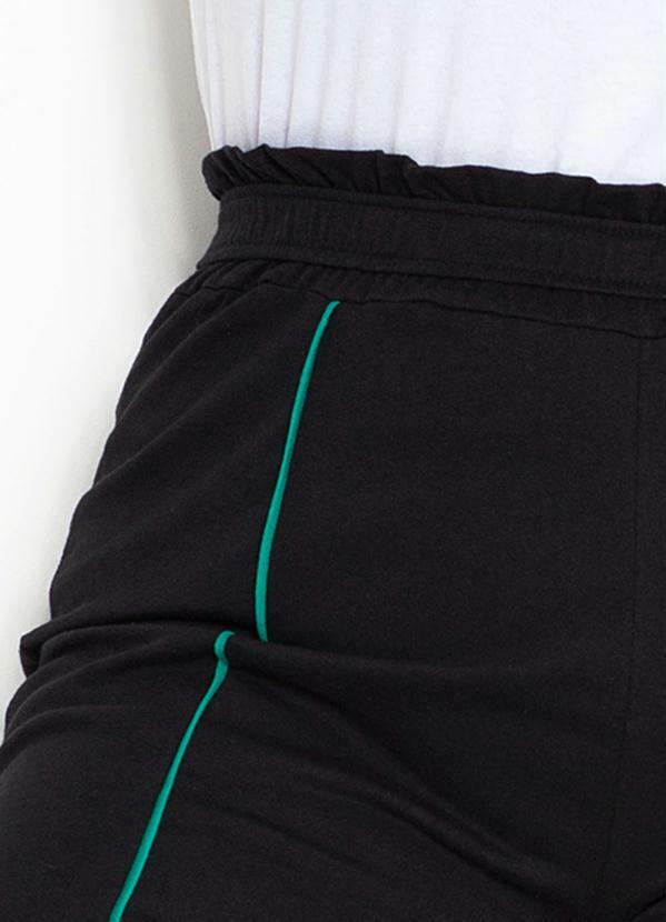 Marguerite - Calça Preta com Filetes Plus Size 3