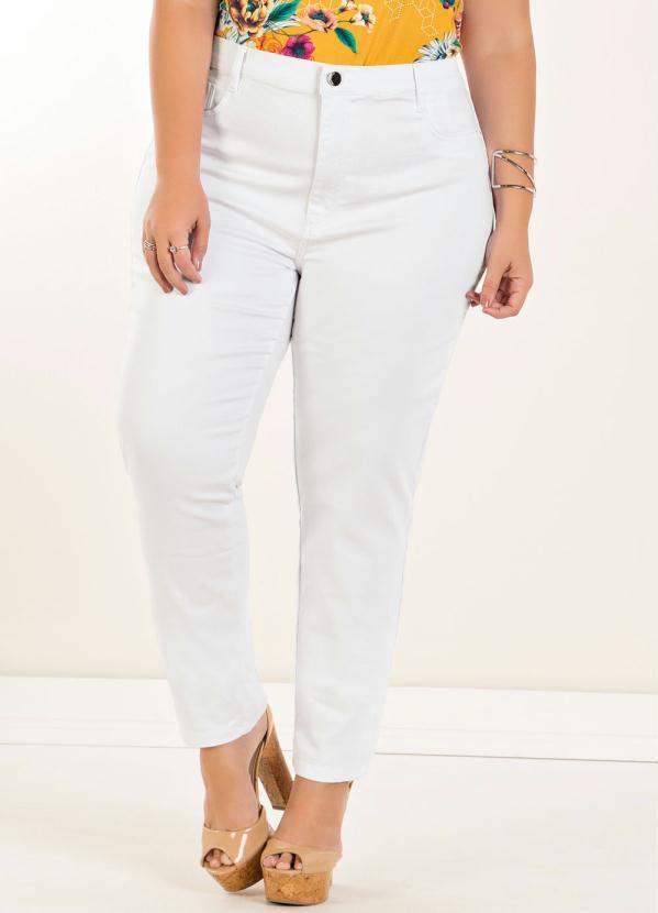 calça branca flare plus size