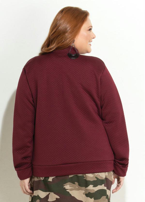 Quintess - Jaqueta Bordô em Matelassê Plus Size Quintess 2