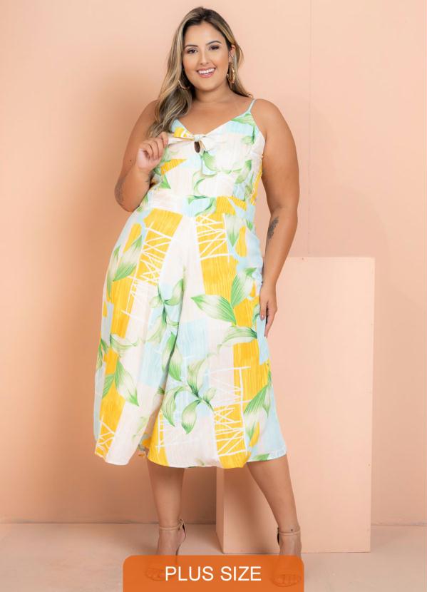 Chic e Elegante - Macacão Pantacourt Folhas Bege Plus Size
