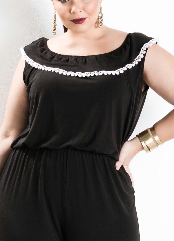 Marguerite - Macacão Ombro a Ombro com Babado Preto Plus Size 3