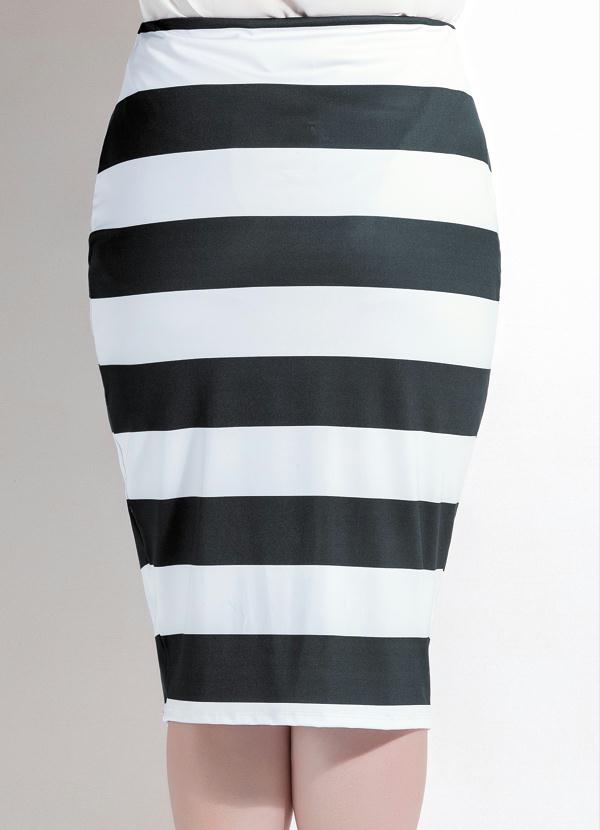 Quintess - Saia Midi Listrada Branca e Preta Plus Size 2