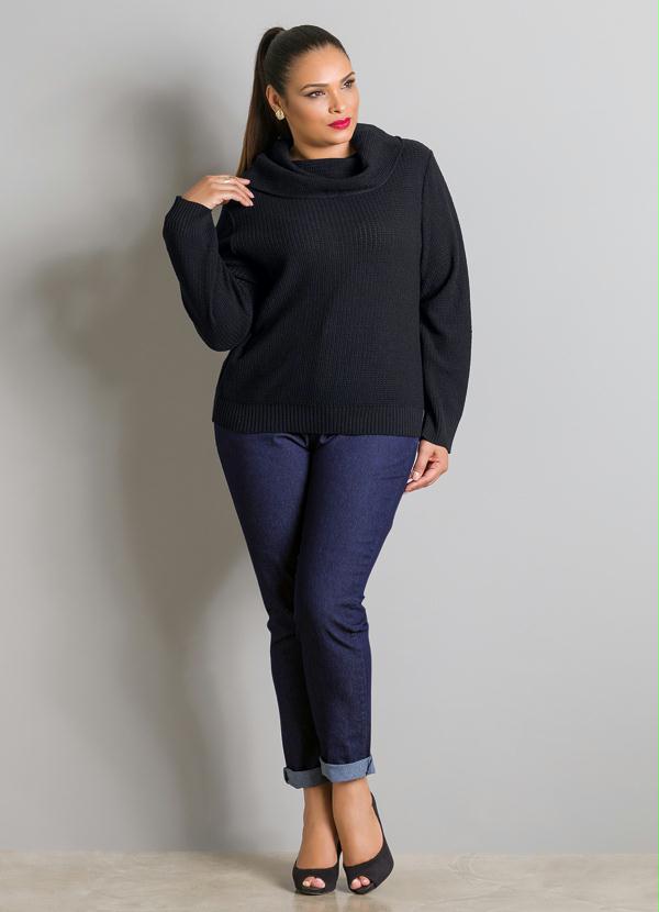 Marguerite - Suéter Preto com Gola Degagê Plus Size 3