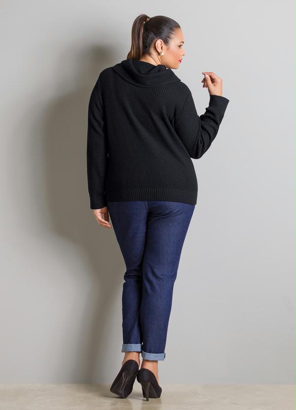Marguerite - Suéter Preto com Gola Degagê Plus Size 4