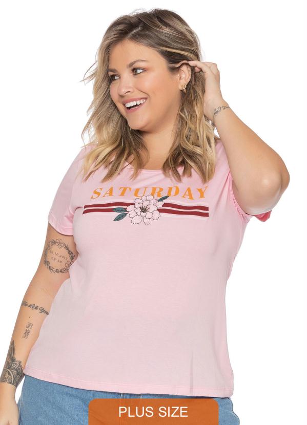 T-Shirt Básica com Estampa Saturday Rosa - Miss Masy Plus
